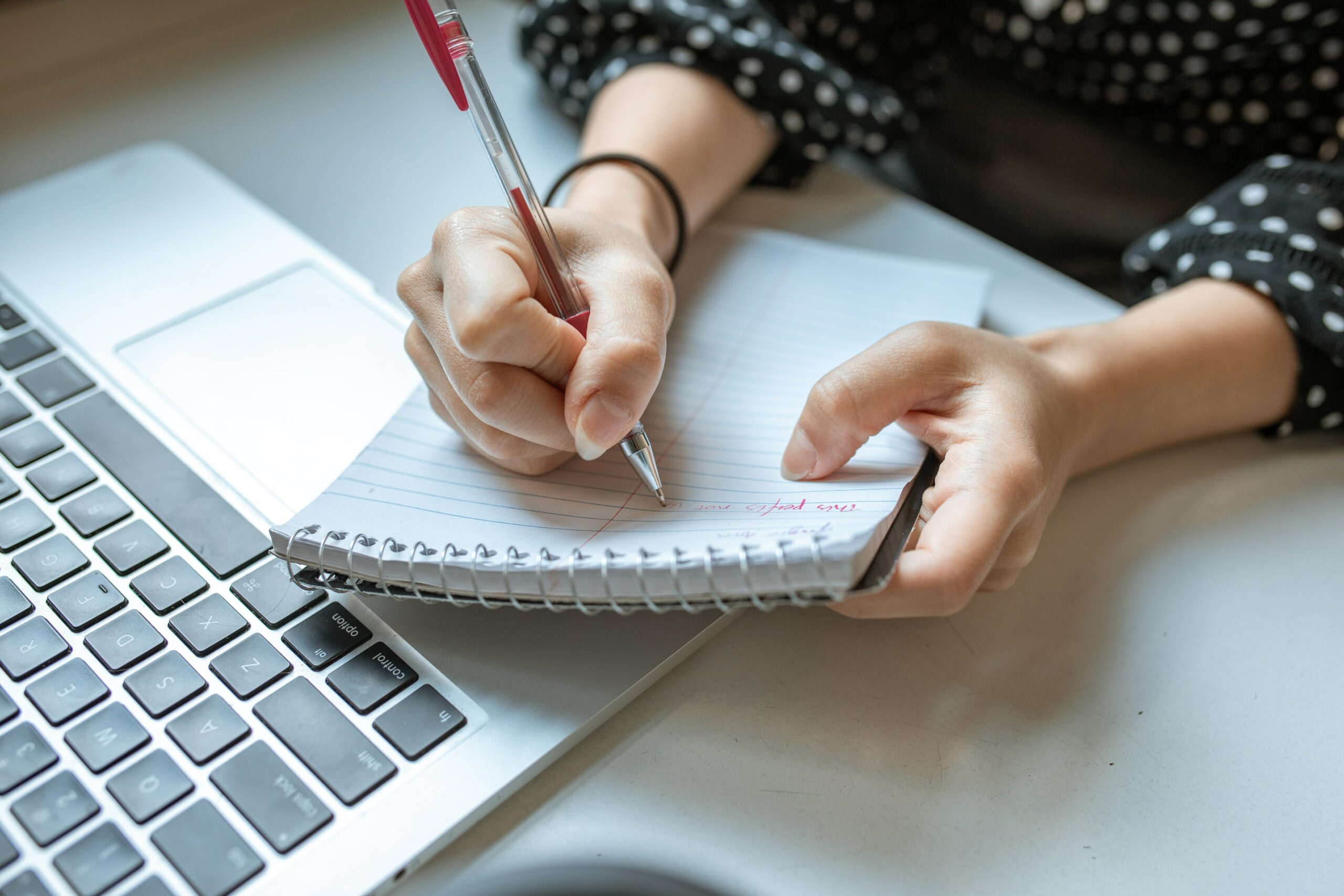 como empezar a emprender un negocio